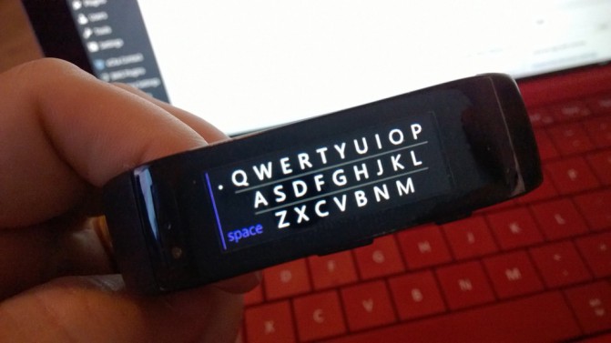 Microsoft включила виртуальную клавиатуру в браслет Band-01