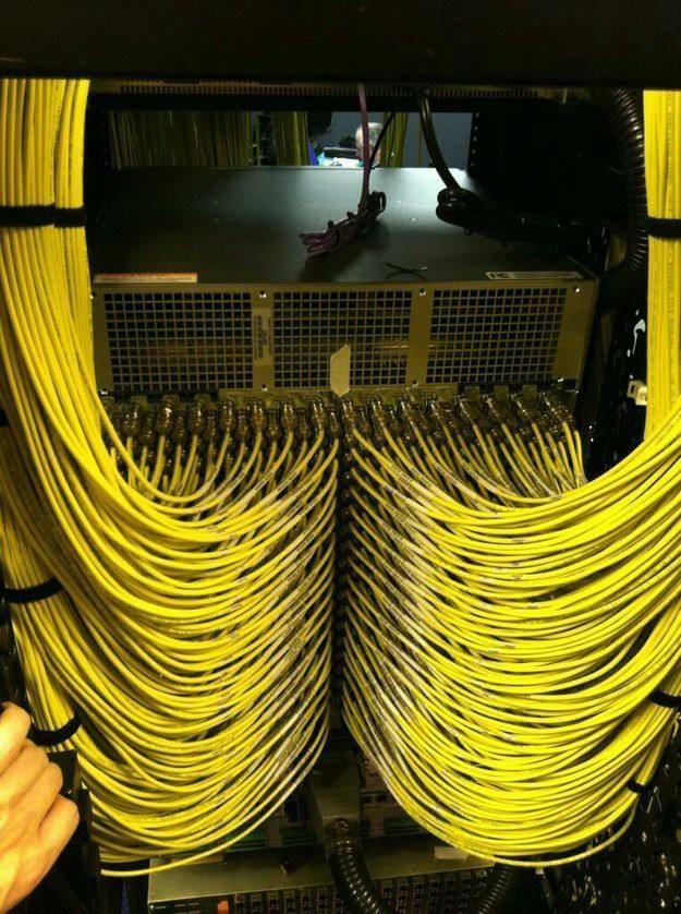 Идеальная укладка кабеля в серверной-04