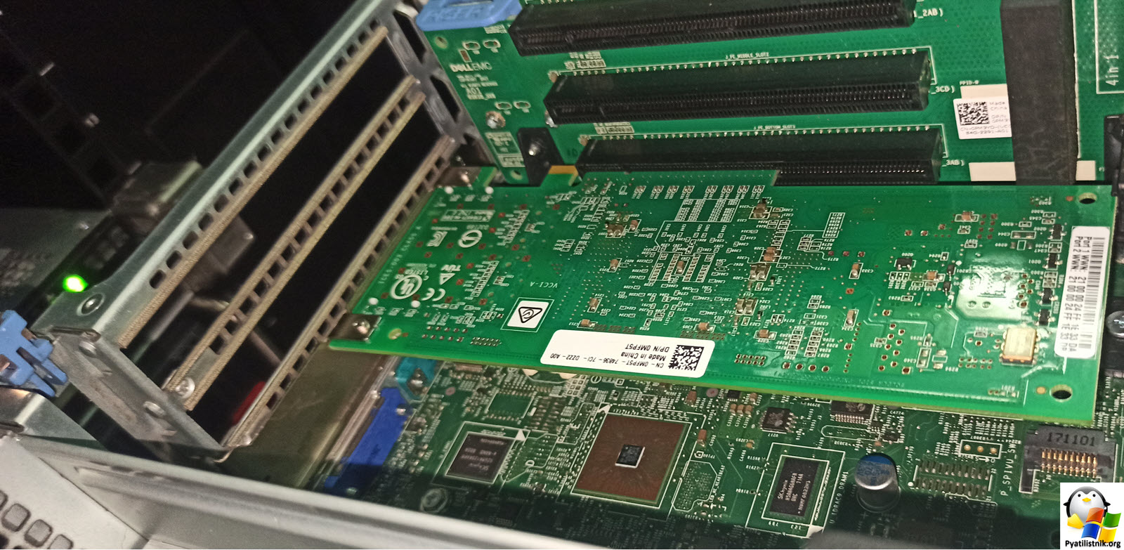 Успешно установленная FC карта в Dell Power Edge R740